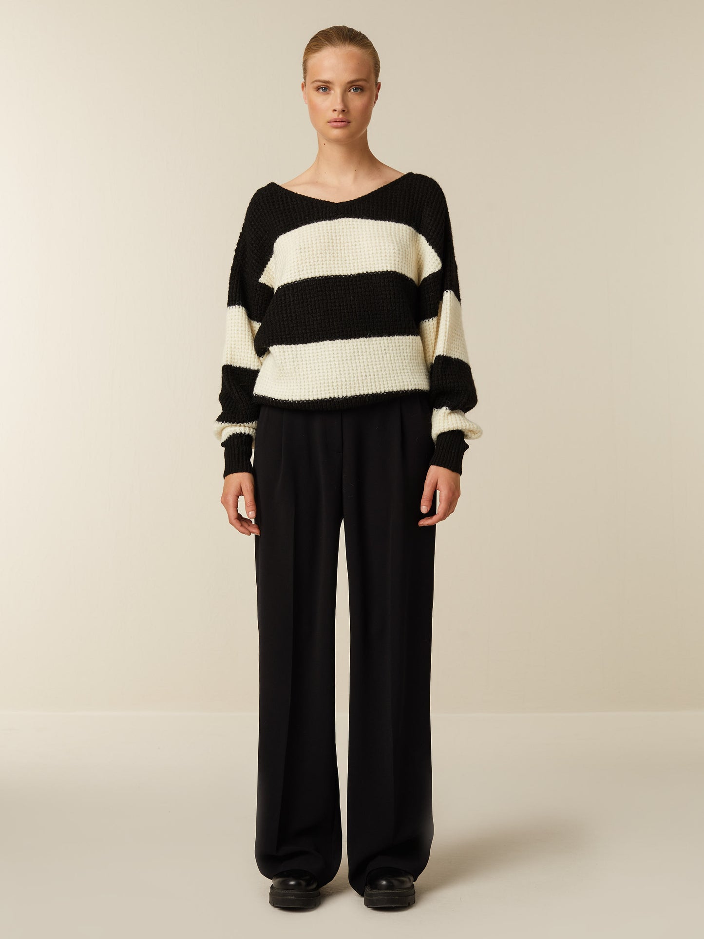 NIKA pullover - Black