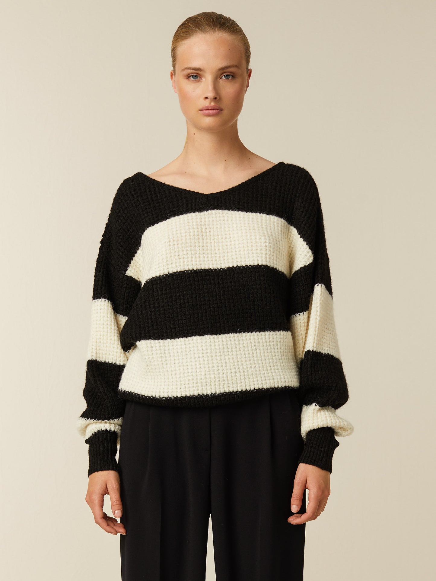 NIKA pullover - Black