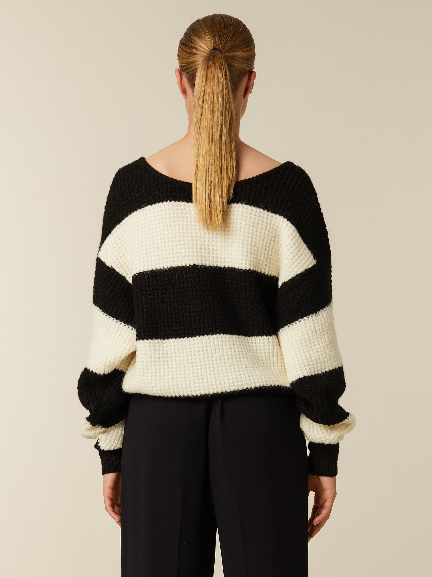 NIKA pullover - Black