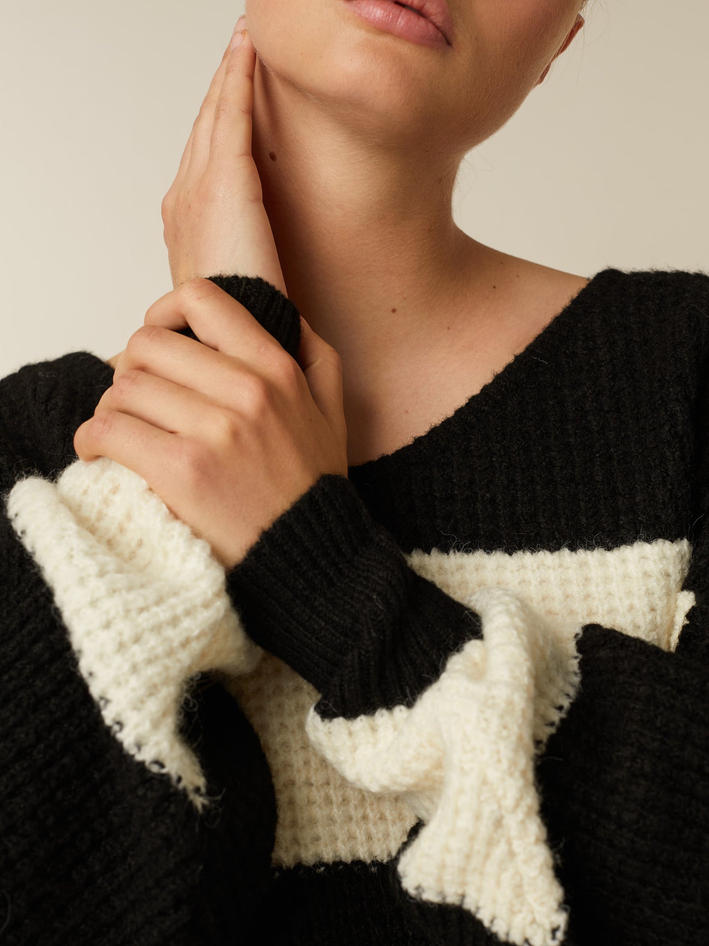 NIKA pullover - Black