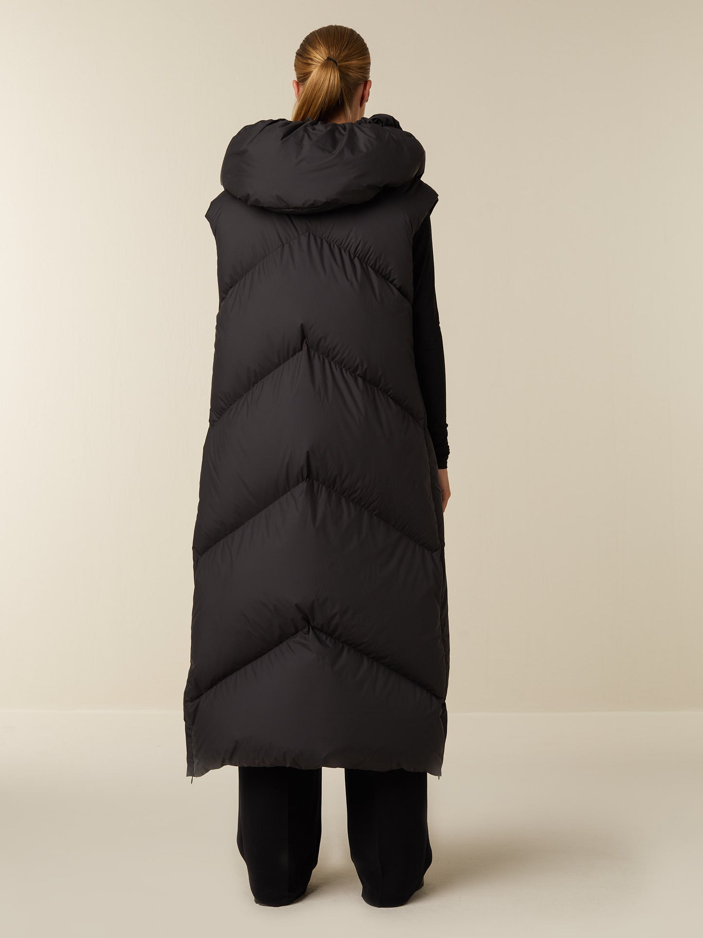 ORELIA - Black