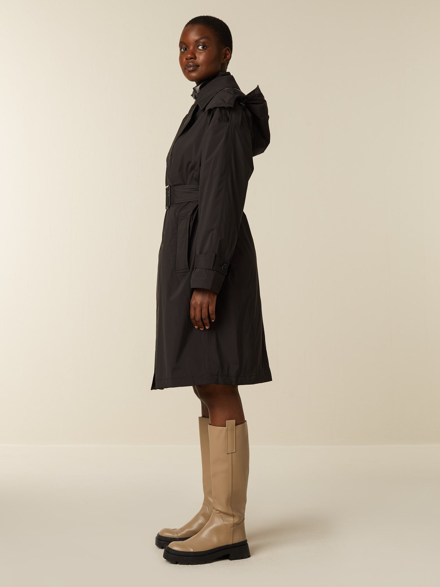 RAINE - Black