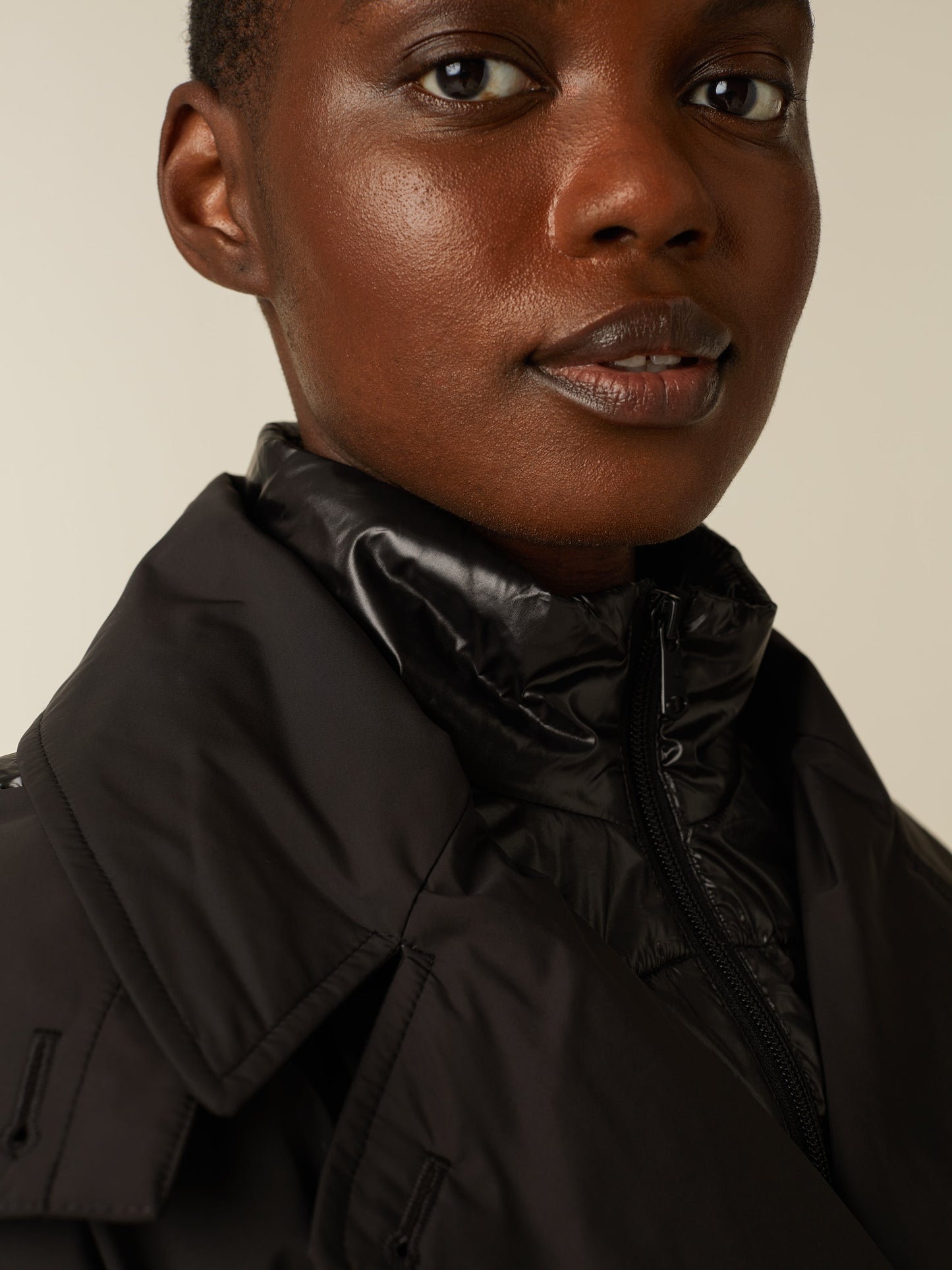 RAINE - Black