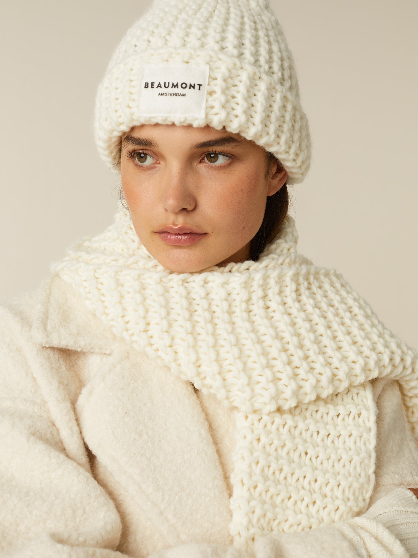AVA - Off white