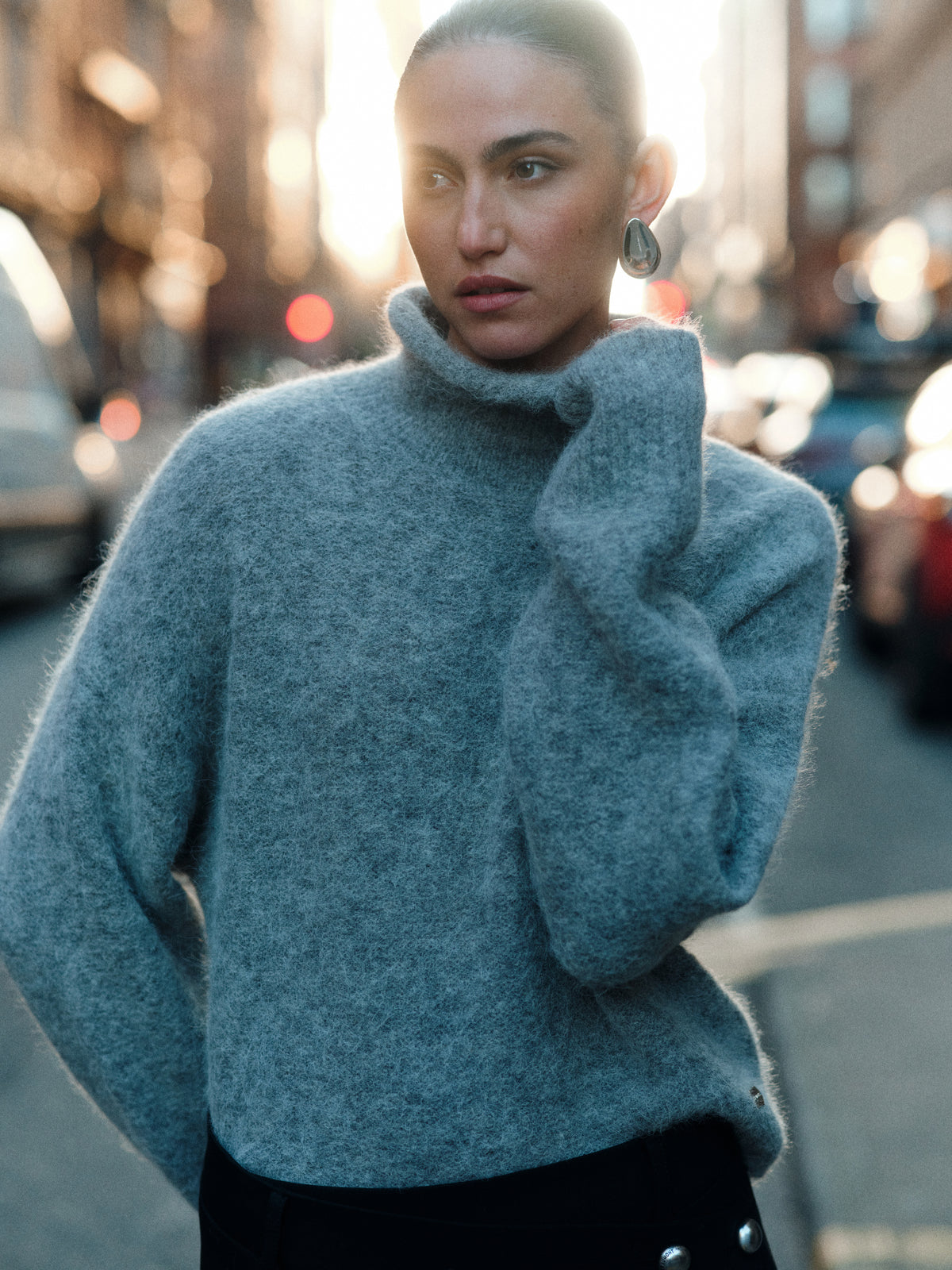 Angela Pullover