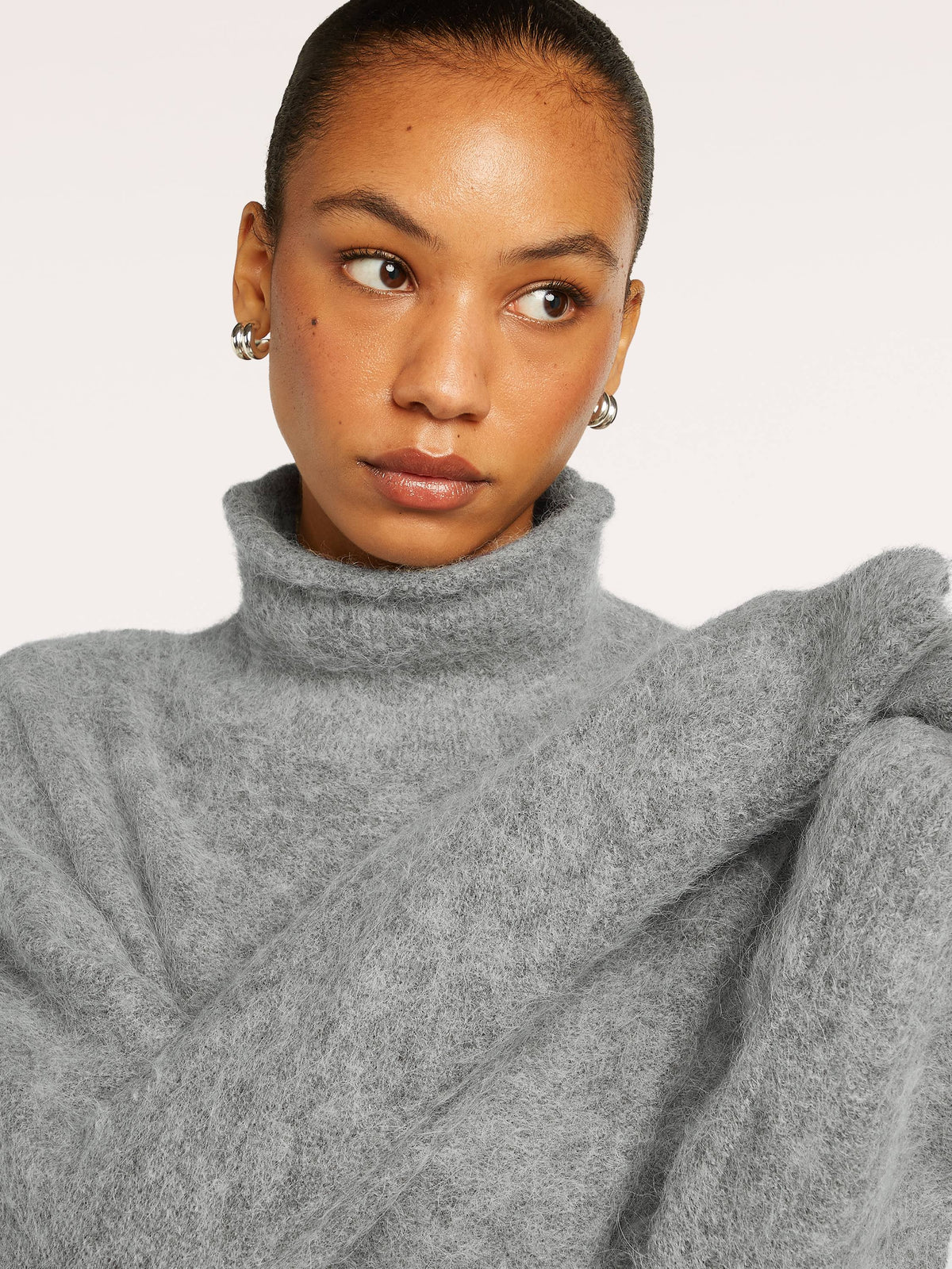 Angela Pullover