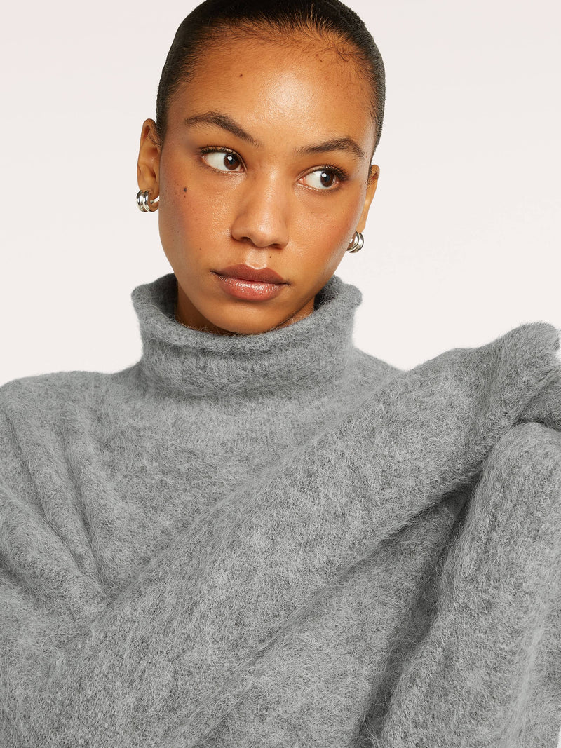 Angela Pullover