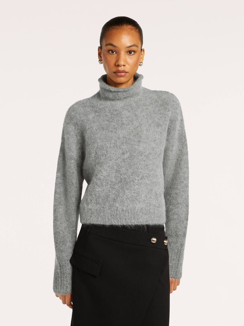 Angela Pullover