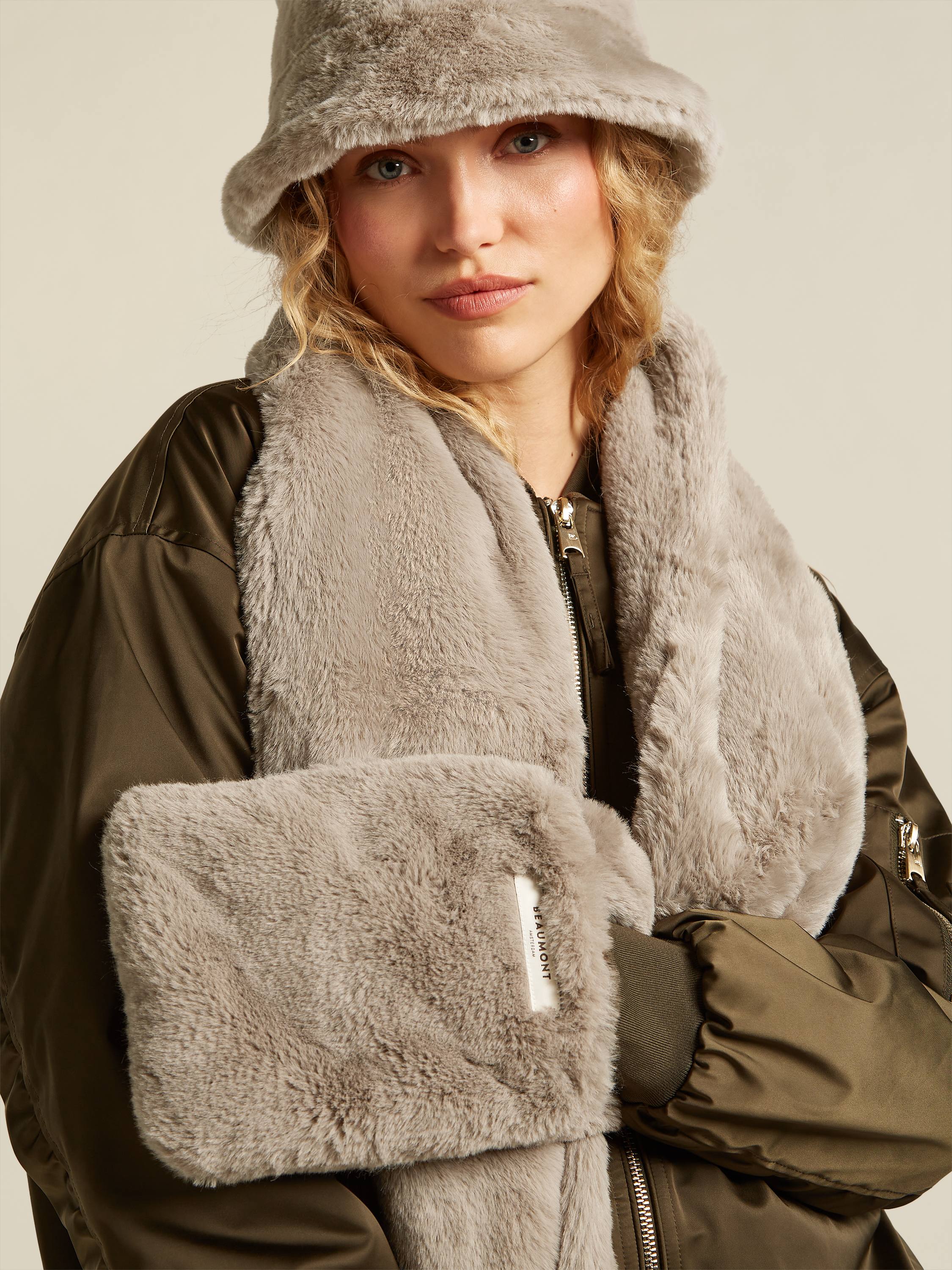 Hanny Scarf