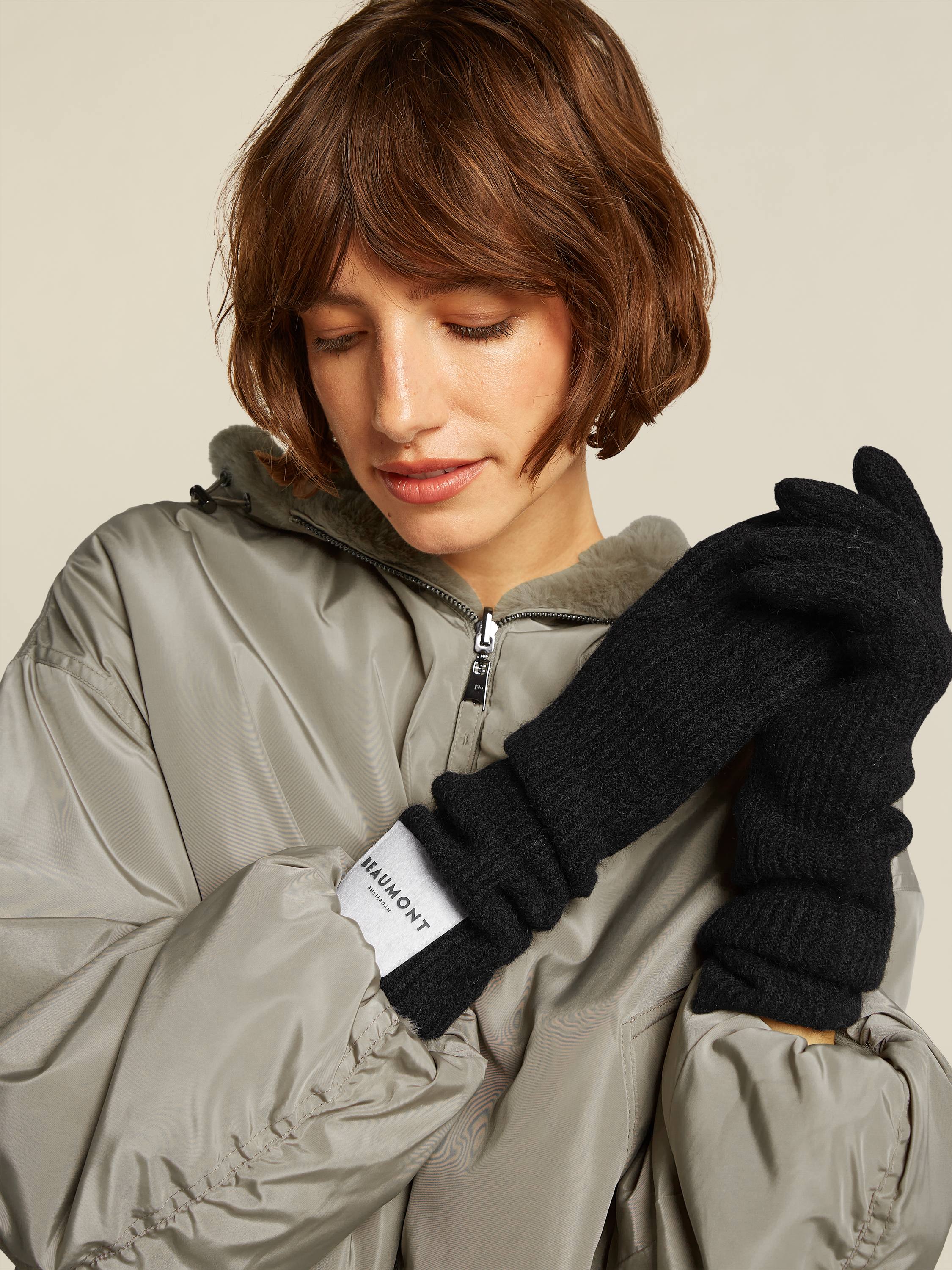 Liya Gloves